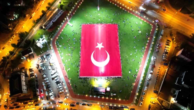 Dünyanın en büyük Türk bayrağı Kayseri’de açıldı