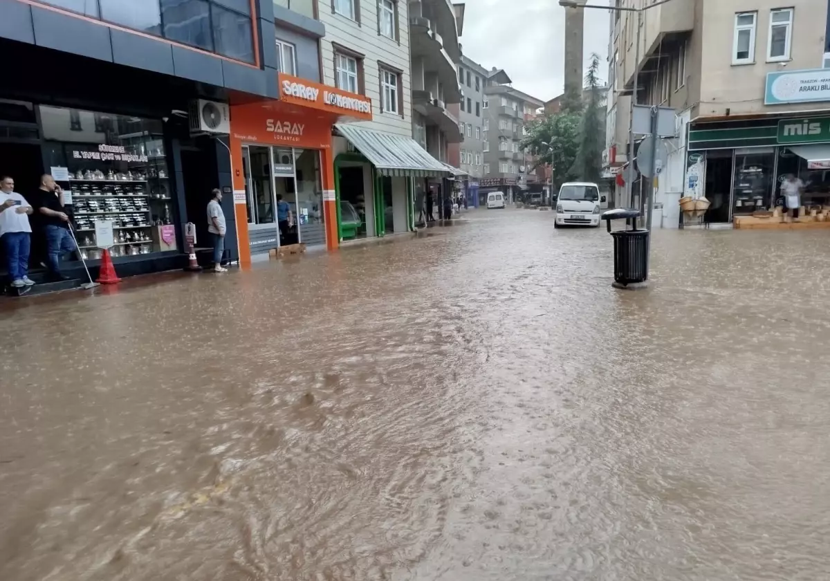 Trabzon’da Sağanak Yağışlar Hayatı Olumsuz Etkiledi