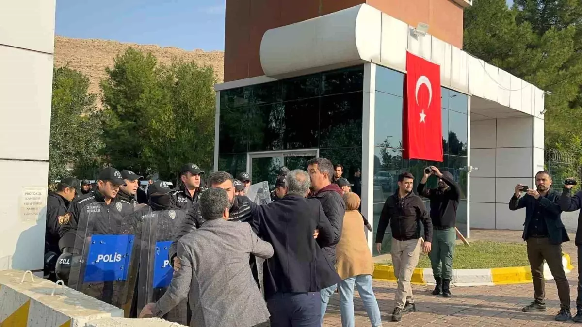 Mardin Büyükşehir Belediyesine Kayyum Ataması Sonrası Gerginlik