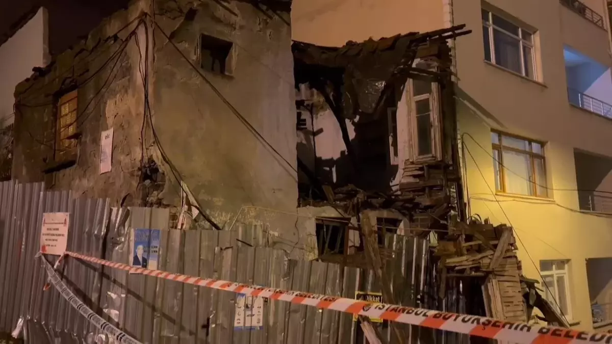 Beyoğlu’ndaki Metruk Binada Kısmi Çökme Meydana Geldi