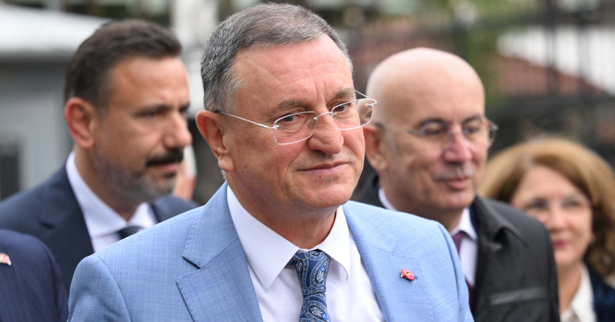 Lütfü Savaş CHP’den ihraç edildi