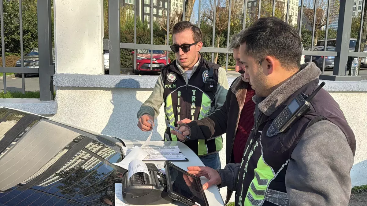 Minibüs Şoföründen Yolculara Tehdit: Ücret Vermeden Kapıyı Açmayacağım