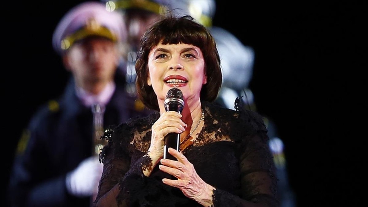 Şarkıcı Mireille Mathieu, 20 yıl sonra yeniden Türk dinleyicileriyle buluşmaya hazırlanıyor