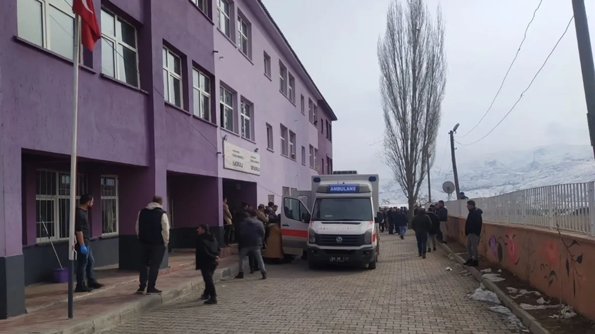 Hakkari’de gıda zehirlenmesi şüphesi: 34 öğrenci hastaneye kaldırıldı!